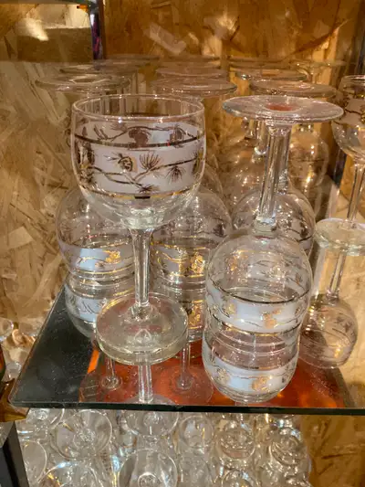 40$ pour le lot de 16. Elles mesurent 5 3/4" de hauteur. Vendues en lot seulement! Le prix est non N...