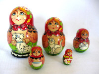 POUPEES RUSSES MATRYOSHKA  RUSSIAN NESTING DOLLS ..a