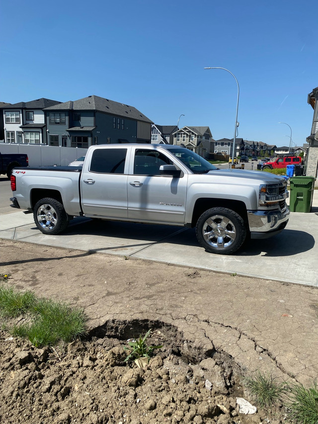 2018 Chevrolet Silverado  in Cars & Trucks in Calgary - Image 3