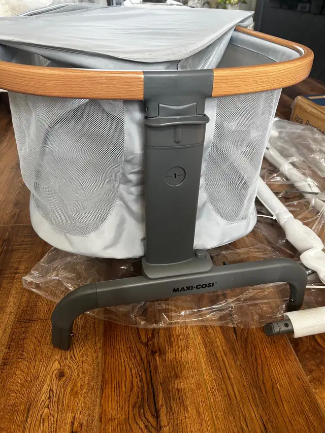 MAXI COSI Iora Bassinet - NEW in Cribs in Hamilton - Image 4