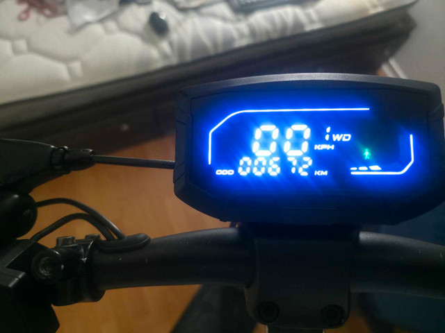 Trotinette electrique (2 mois d'utilisation) dans Vélos électriques  à Laval/Rive Nord - Image 4