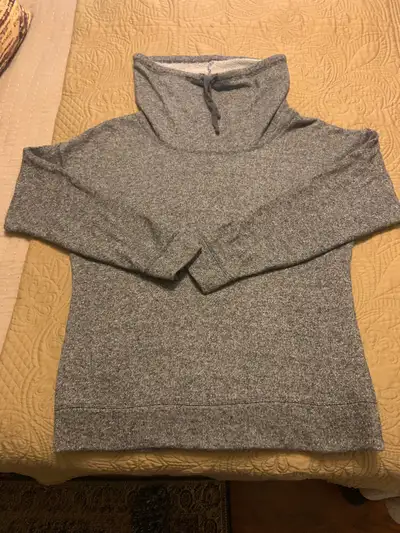 WOMEN’S OLD NAVY SWEATSHIRT ! SIZE LARGE ! BRAMPTON !, View more