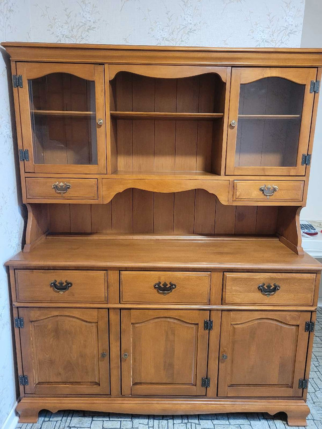 Solid Maple China cabinet in Hutches & Display Cabinets in Markham / York Region