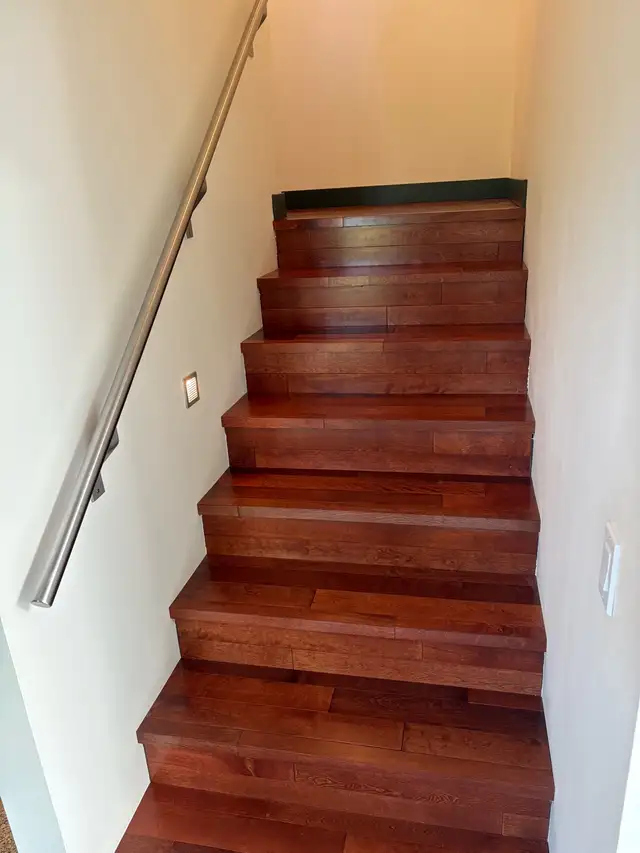 Flooring installation professional 64037116222721120