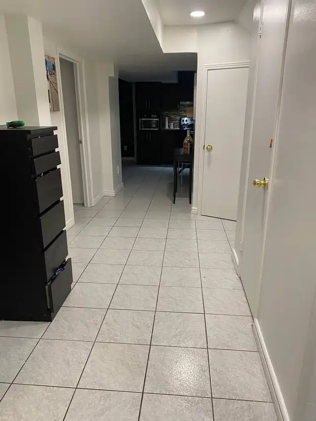 1 + 1 basement apartment in Woodbridge in Long Term Rentals in Markham / York Region - Image 4