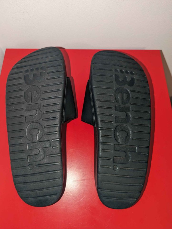 Bench Memory Foam Slides in Men's Shoes in City of Toronto - Image 3