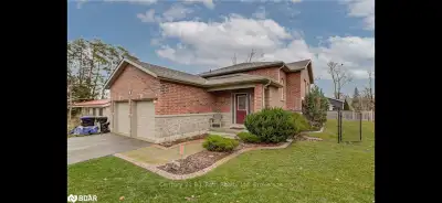 Beautiful main floor raised bungalow in Alcona Innisfil, bright and spacious three bedrooms, two bat...