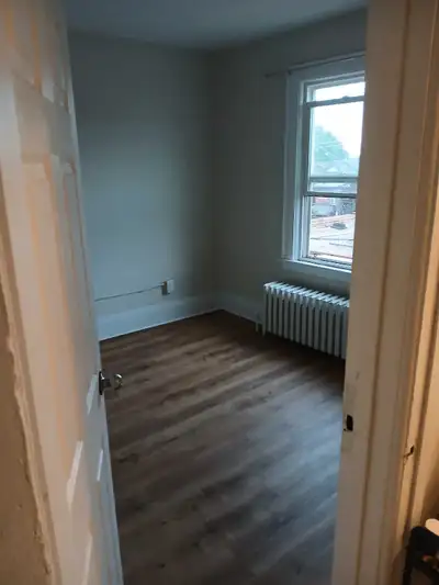 room in 2 bedroom apartment for rent