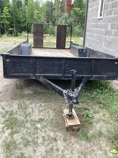 Remorque artisanale avec 2 essieux (4 roues) 8pi x 16 pi, 7500 lb, suspension service intense refait...