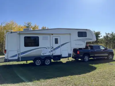 We are selling our 2006 Glendale Titanium 5th wheel camper, 30 feet in length (Model M-25E30DS). Thi...