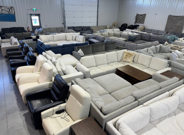 Brand New! Thomasville Pullout Sleeper Sectional  in Couches & Futons in Winnipeg - Image 4