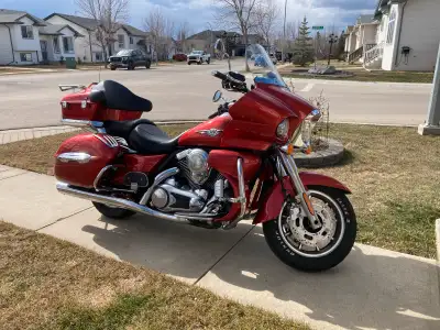 Tuned ecm Vance and Hines dual exhaust Hard side bags and removable trunk with backrest Trunk and sa...