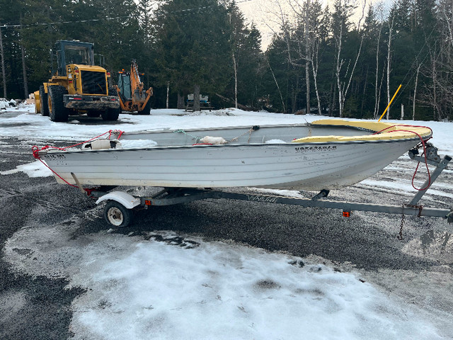 14 foot fibreglass boat and trailer in Powerboats & Motorboats in Saint John - Image 2