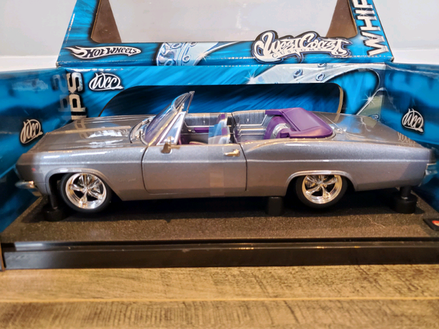 1:18 Diecast Hot Wheels Whips 1965 Chevrolet Impala Lowrider Gre
