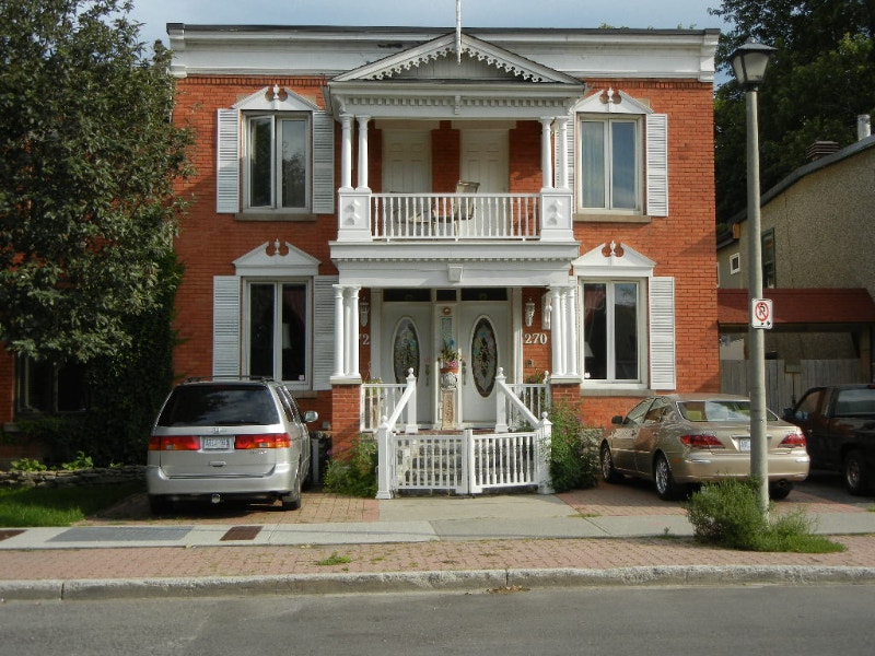 1BEDROOM 1350/mth August or September/2023. Downtown Ottawa. Long