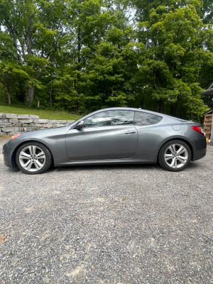 2010 Hyundai Genesis Coupe w/Nav