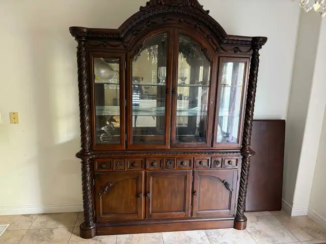 High End Craftsmanship in Hutches & Display Cabinets in Guelph - Image 2