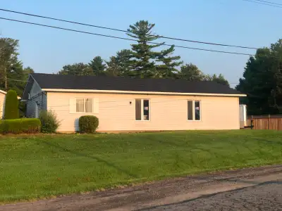 GREAT EXPOSURE!!! Right on Hwy 17 Ideal space for a professional office or service business looking...