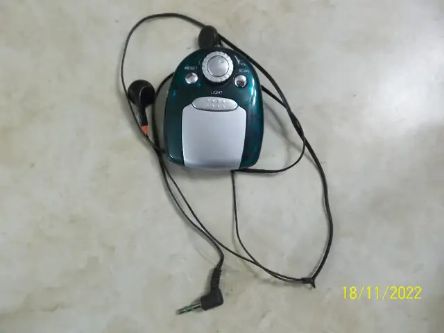 Mini Earphone Scanning AM-FM Radio in General Electronics in Oshawa / Durham Region - Image 2