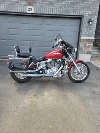 Bike comes with lots of upgrades. Lindby highway bar & pegs, Mustang Vintage seat with riders backre...
