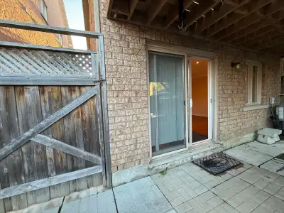 Bright Walk-Out Studio Basement for Rent – Thornhill Woods (Vaughan) Location: Rutherford & Dufferin...