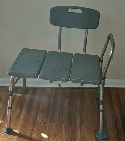 Adjustable so it can sit half in tub and half outside of tub Like new condition