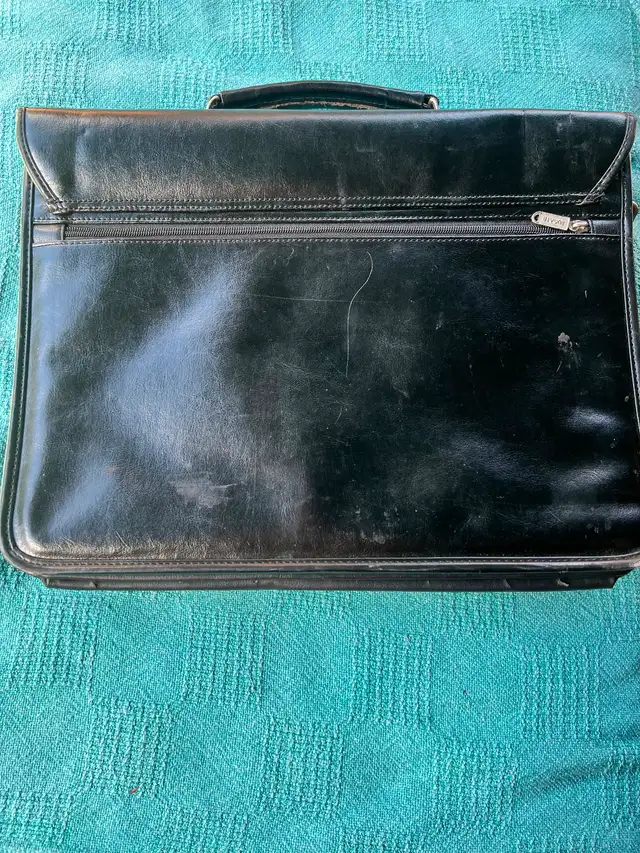 Black leather Bugatti briefcase with multiple compartments in Bags & Luggage in Vancouver - Image 3
