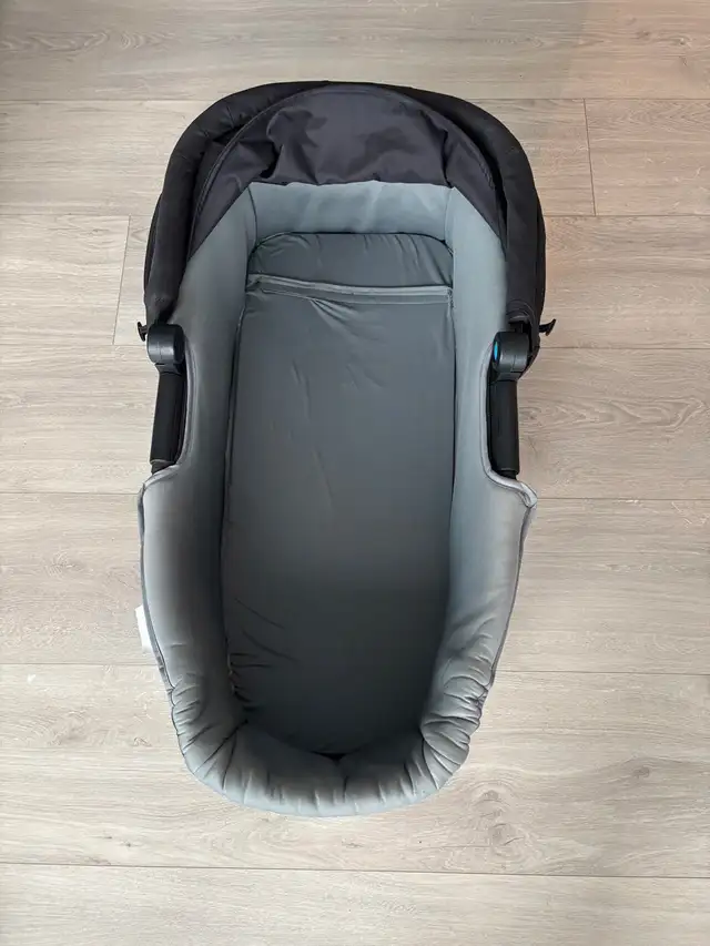 Thule Urban Glide 2 Stroller Bassinet - Black in Strollers, Carriers & Car Seats in Ottawa - Image 6