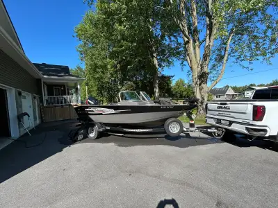 This 2015 Princecraft 172 Sport is a reliable, pre-owned fishing boat powered by a 115 HP Evinrude E...