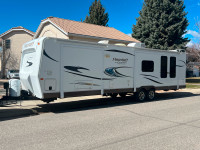 2015 FLAGSTAFF LITE WEIGHT RV TRAILER