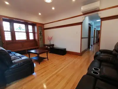 Two fully furnished and fully equipped rooms in outremont are available now. It is close to the blue...