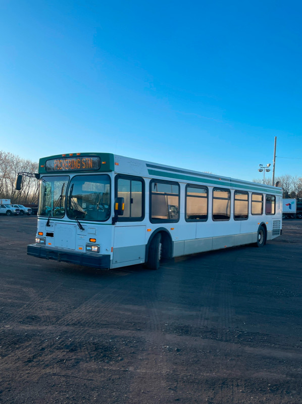 2009 New Flyer D40LF bus in Other in Oshawa / Durham Region - Image 2