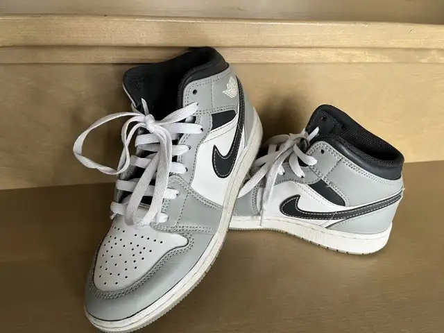 Nike Sneakers in Women's - Shoes in Bedford - Image 2