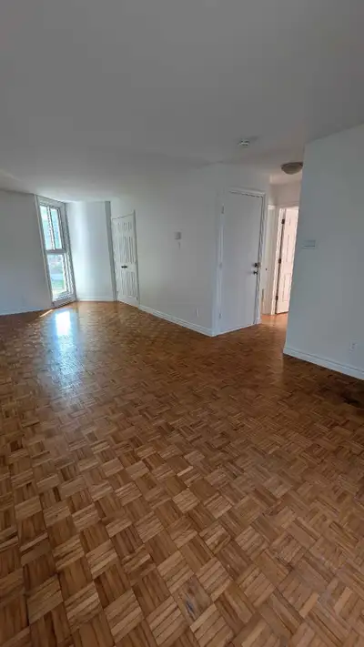 4 1/2 with parking in the heart of DDO