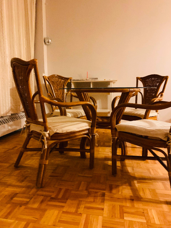 Table à manger (4 chaises) | Dinning Table (4chairs) dans Mobilier de salle à manger et cuisine  à Ville de Montréal - Image 3