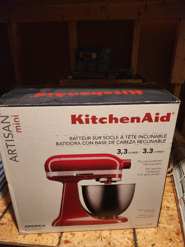 NEW KitchenAid mixer in Processors, Blenders & Juicers in Kingston - Image 2