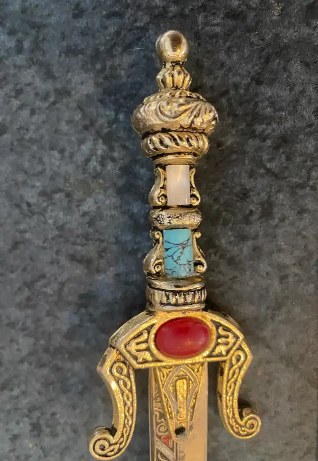 2 Vintage Ornate Dagger Letter Openers with sheaths. in Arts & Collectibles in Markham / York Region - Image 7