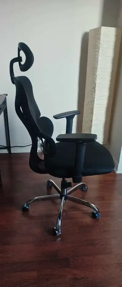 Office Chair limited usage. 360 Rotatable Stainless steel legs Back Rest Support Headrest Support Mo...