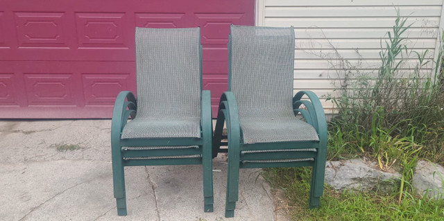 Patio Table and  Chairs in Patio & Garden Furniture in Belleville