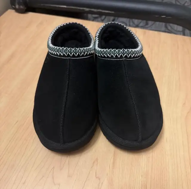 Black Ugg Tasmans  in Women's - Shoes in Mississauga / Peel Region - Image 2
