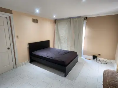 Single furnished room available for rent in Brampton, near shopper’s world plaza Brampton Shared kit...