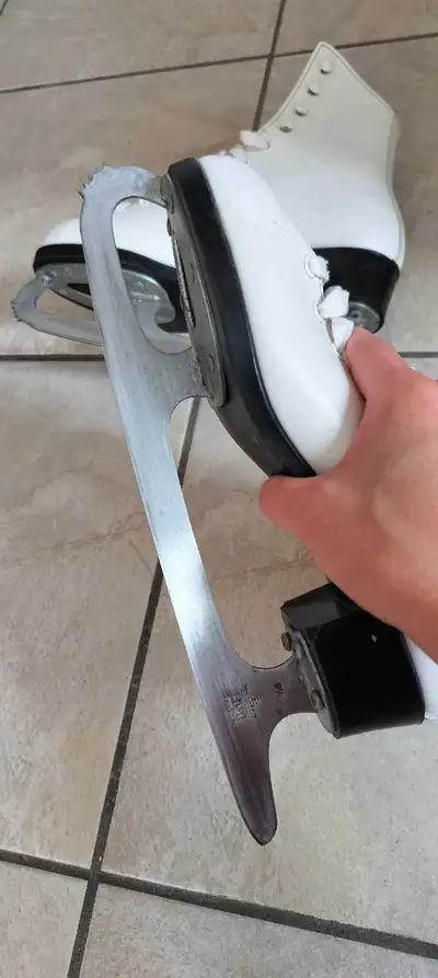 Dominion excellent figure skate size 5, View more