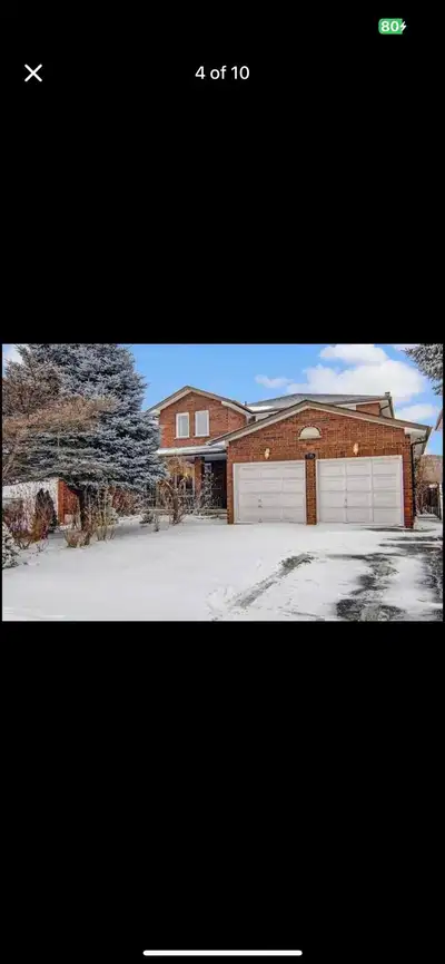 ROOM on UPPER FLOOR (ONLY FOR GIRLS) Available to move in as soon as possible Want to get it BOOKED...