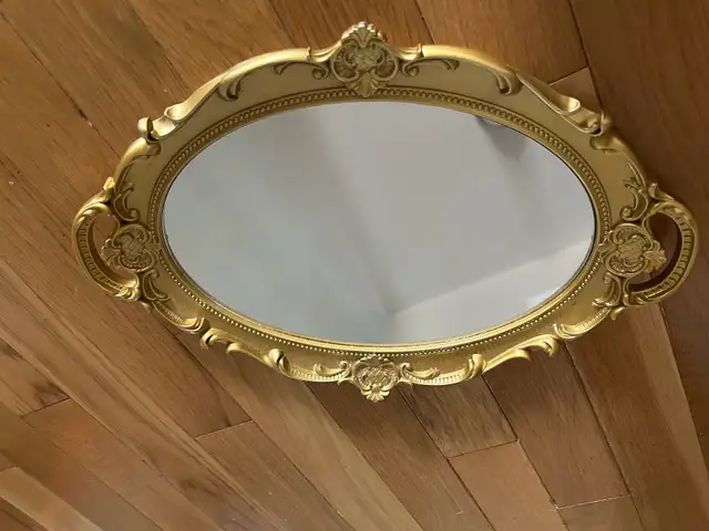 Gold colour mirror tray in Home Décor & Accents in Ottawa - Image 3