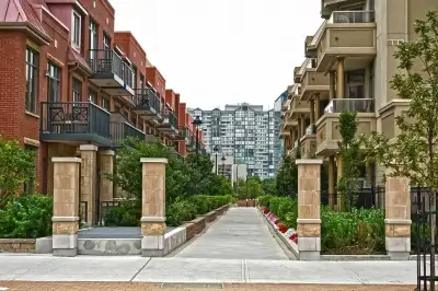 Unique Ground Floor 1+1 Condo with two Entrances - No Elevators