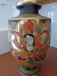 Japanese Satsuma Kinkozan Vase - Stunning