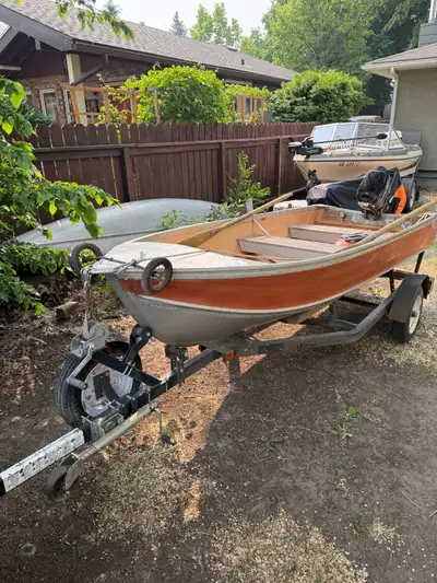 Sears 12 ‘ aluminum row boat, c/w locking oars. Rows nicely for back up. 7.5 hp 2 stroke engine (69...