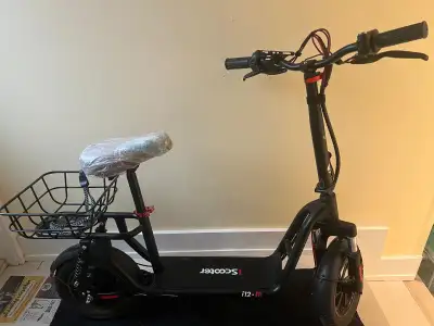 iScooter i12 Electric Scooter – 12” Tires, Rear Seat, Smooth Ride – $300 Location: Craighurst Street...