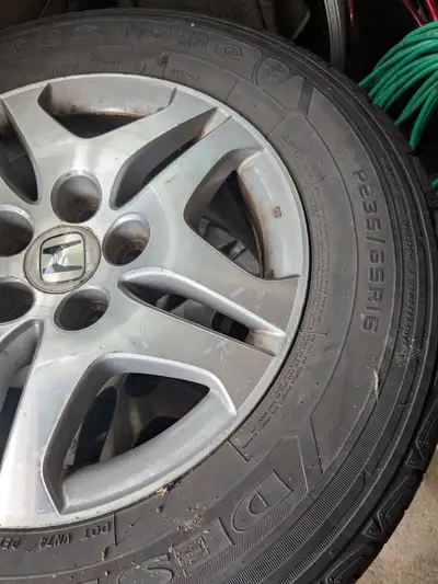 Était sur une Honda Odyssey 2006 P235/65R16