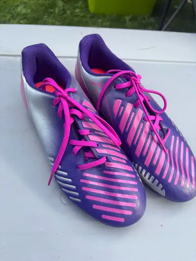 Woman’s Soccer Cleats, View more